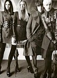 Burberry F/W 07.08
M: Agyness, Lily D, Kiera G, Morwenna C & Georgia
Ph: Mario Testino